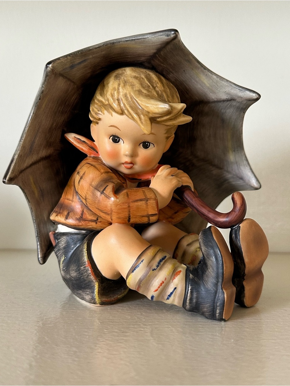 Vintage Goebel Hummel 4.5” Umbrella Boy & Girl ceramic figurines W Germany - Picture 2 of 13